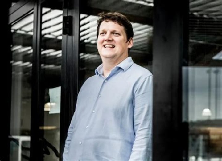 Unveiling the Charisma of Aroomikim: A Phenomenal Journey